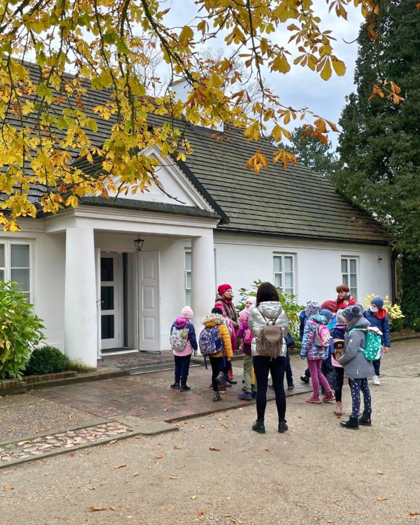 Wycieczka szkolna do Żelazowej Woli i Granicy w Kampinoskim Parku Narodowym – edukacja i przygoda