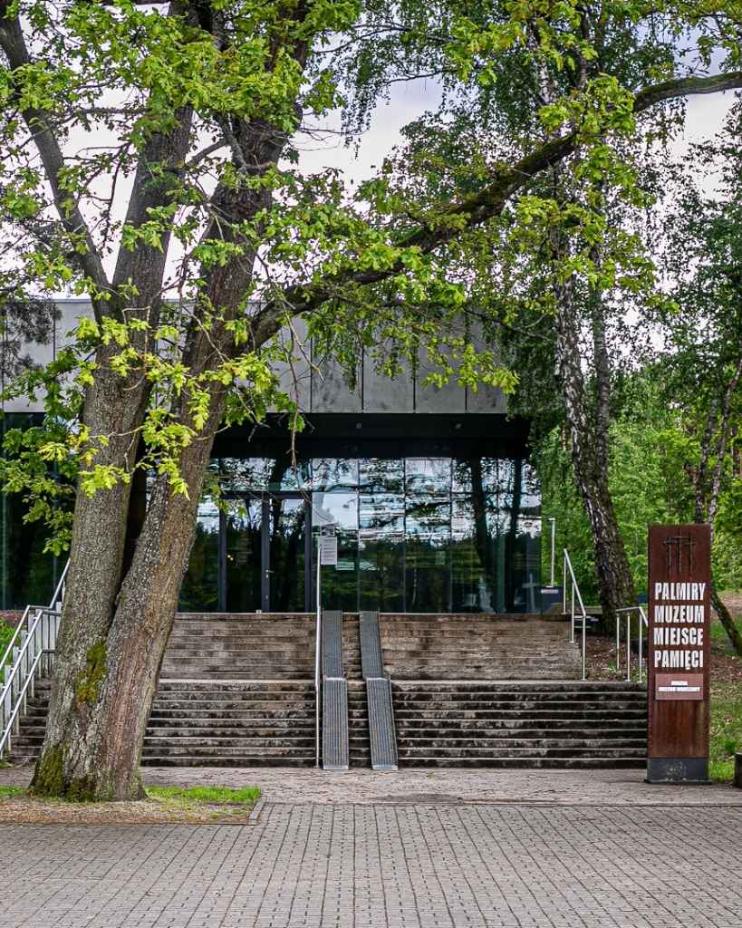 Wycieczka szkolna do Palmir – muzeum, cmentarz i ścieżka edukacyjna w Kampinosie