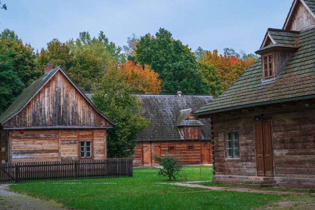 Skansen Budownictwa Puszczańskiego w Granicy – tradycyjne drewniane zagrody w Kampinoskim Parku Narodowym
