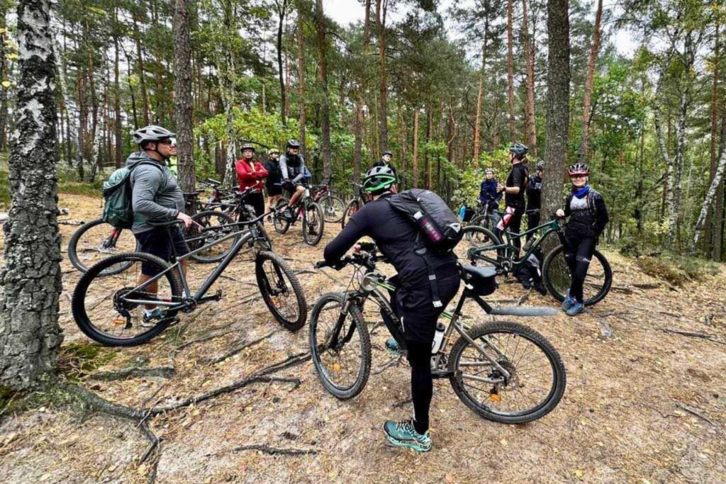Rajd rowerowy w Kampinosie – aktywność na integracji firmowej