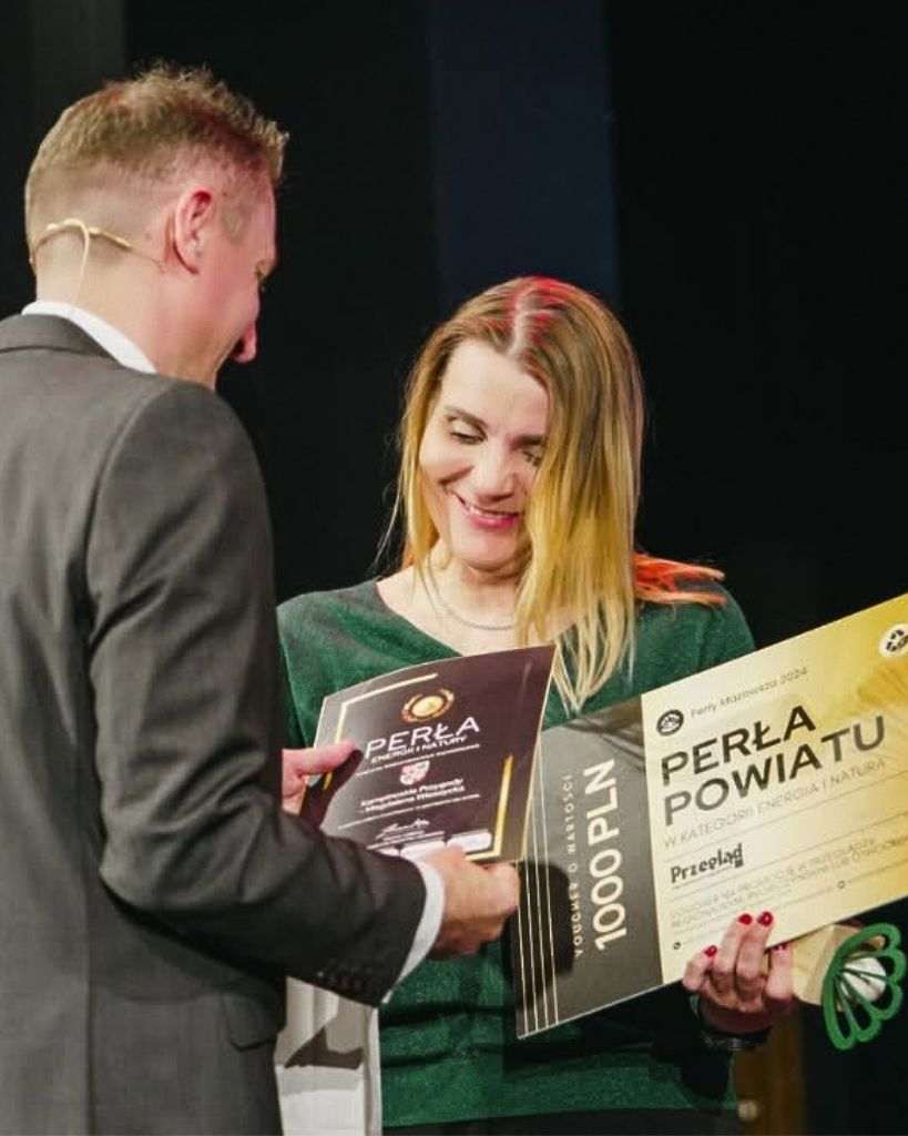 Magdalena Włoszycka odbiera nagrodę Perła Mazowsza 2024 za edukację klimatyczną